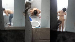 Bokep ngintip susu mungil remaja sma lagi mandi